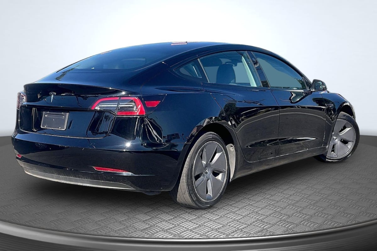 Tesla Model 3 photo 13