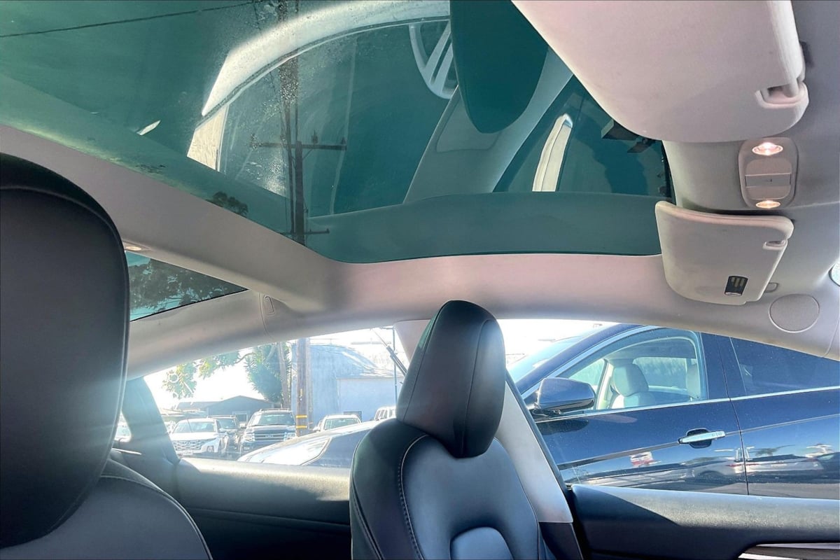 Tesla Model 3 photo 22