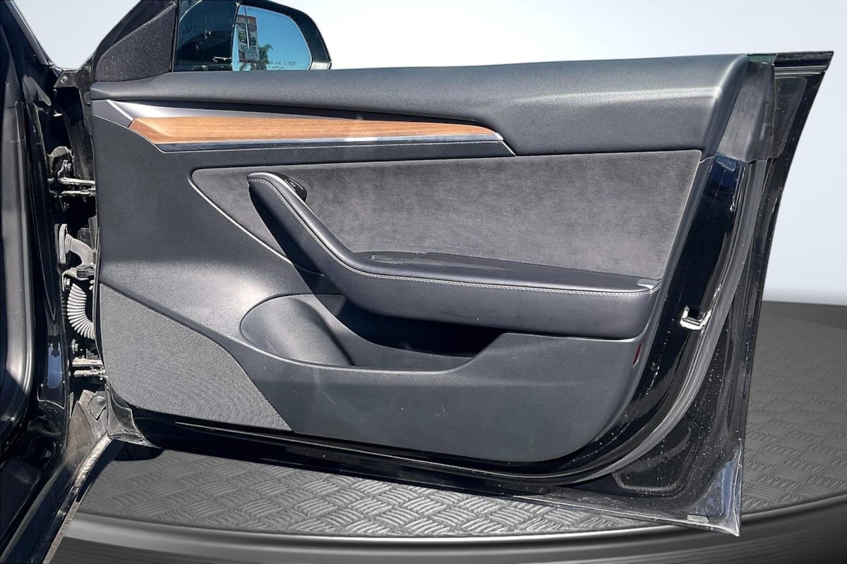 Tesla Model 3 photo 24