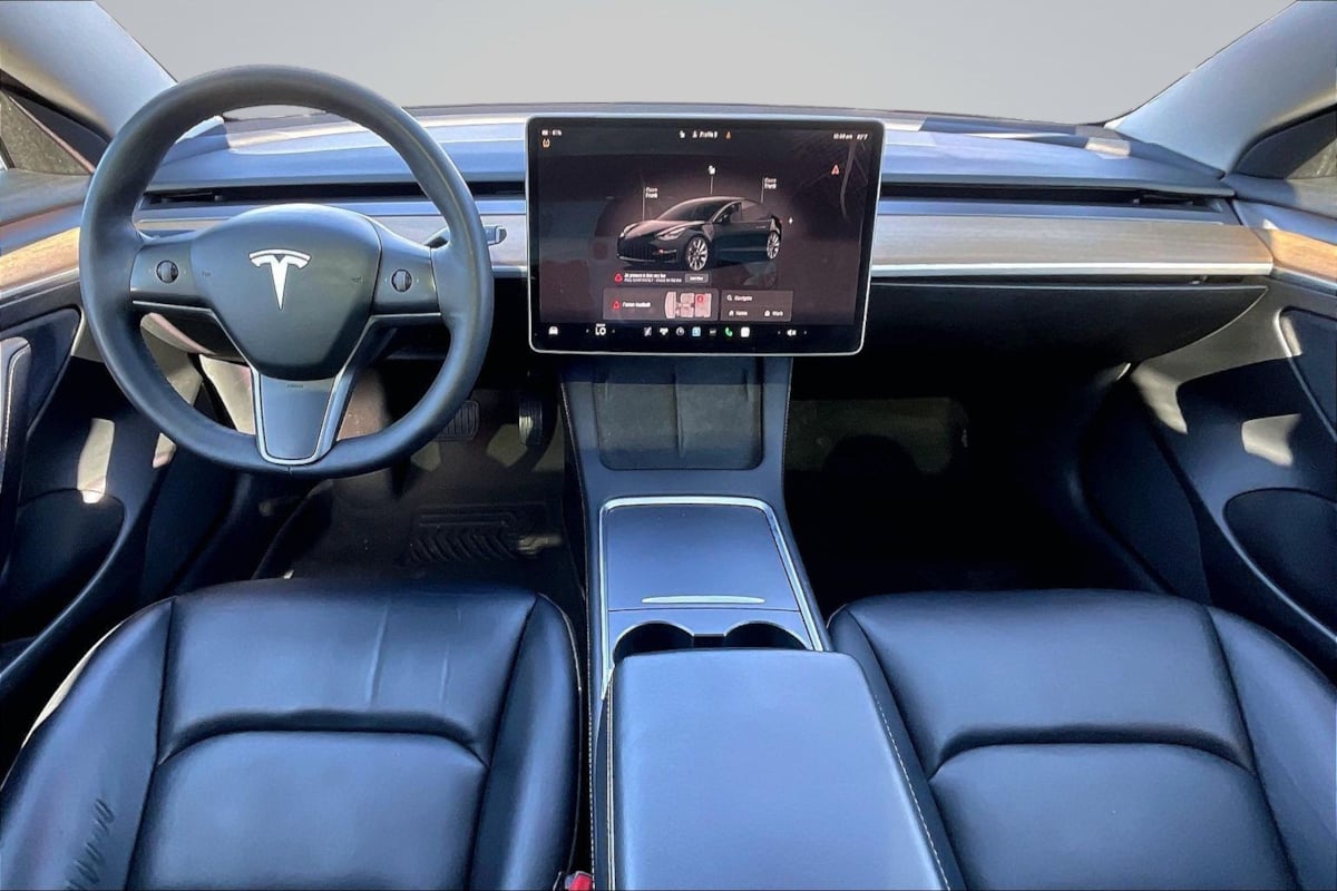 Tesla Model 3 photo 16