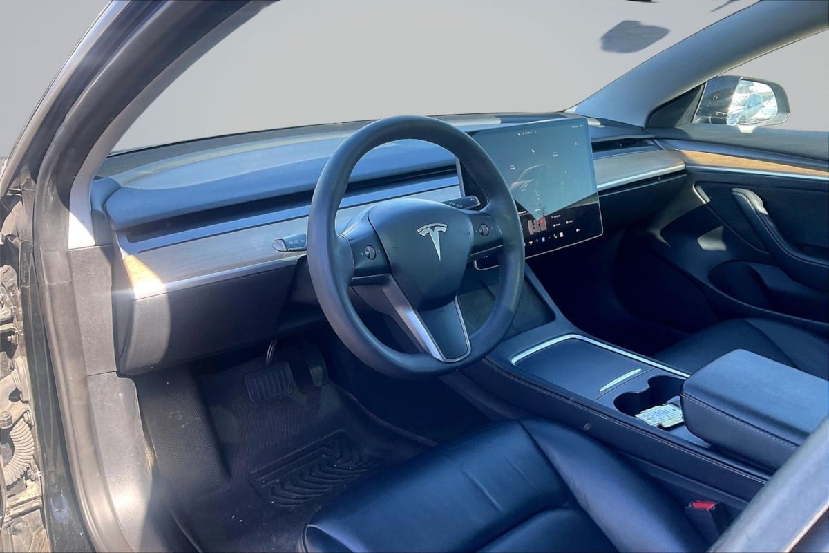 Tesla Model 3 photo 14
