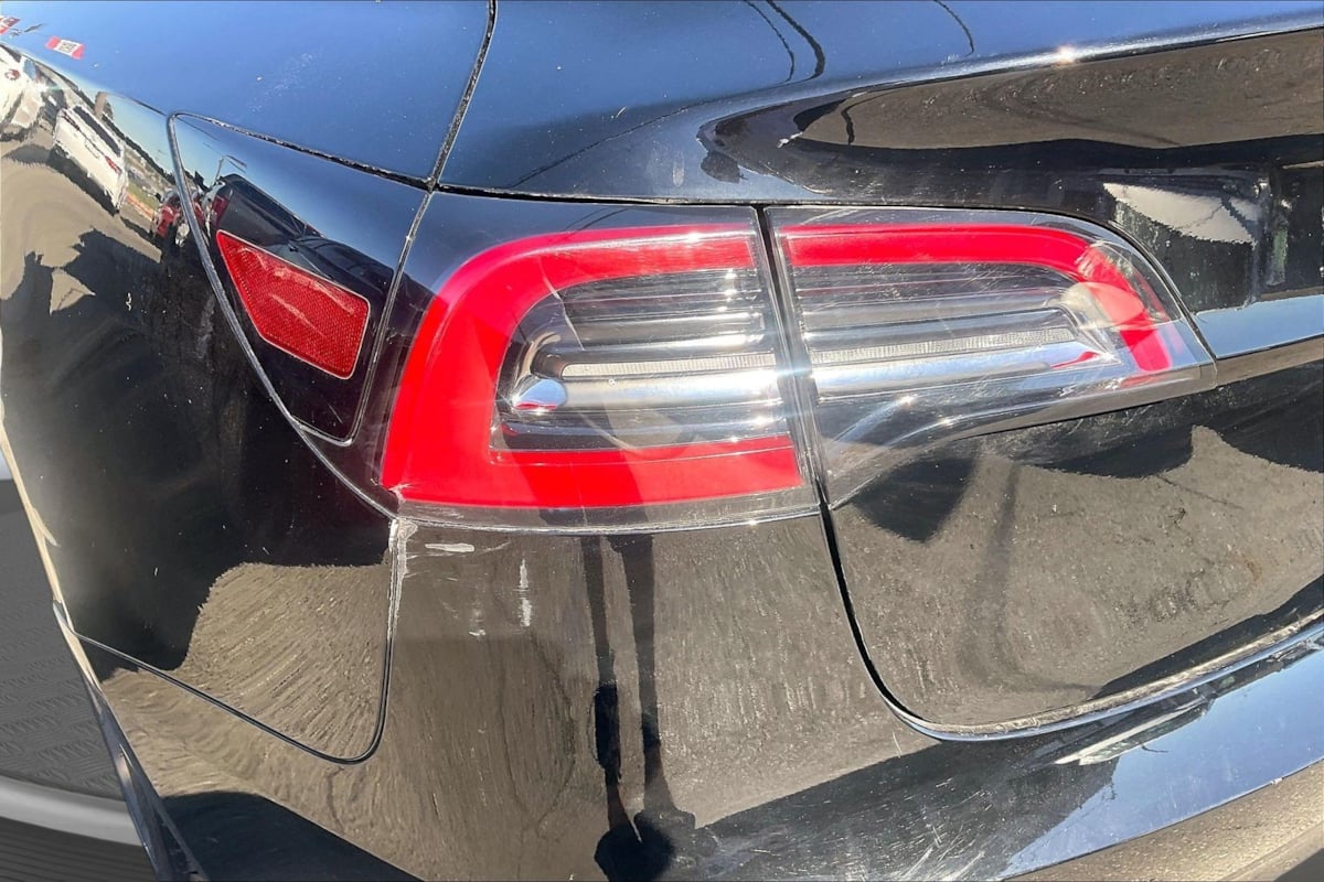 Tesla Model 3 photo 30