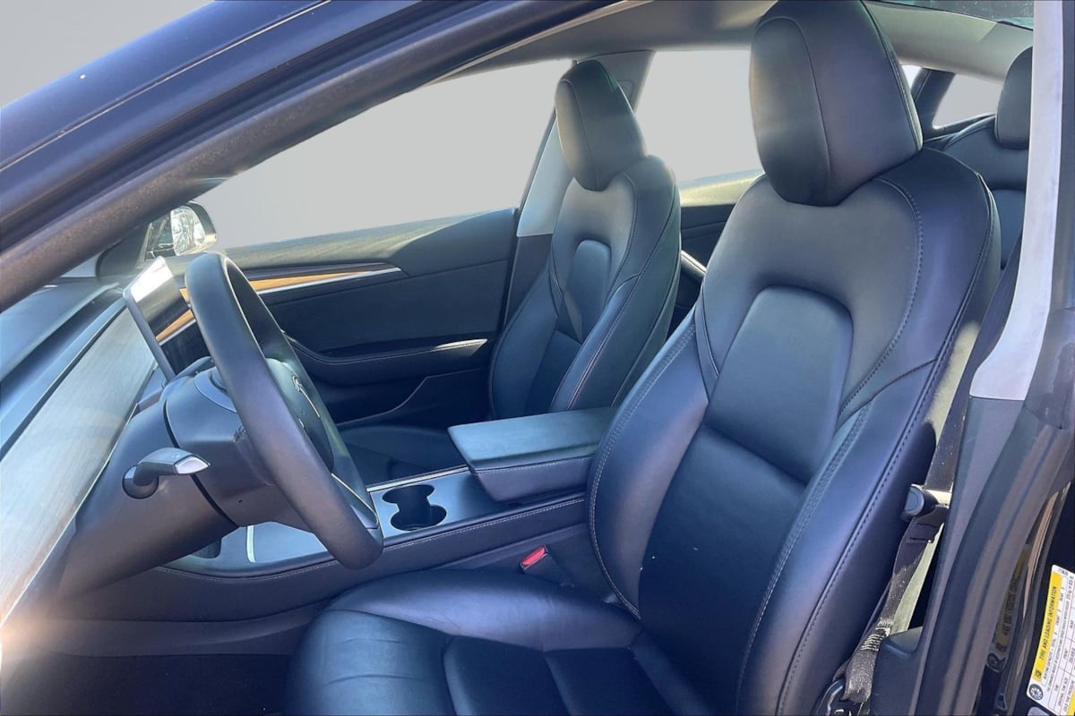 Tesla Model 3 photo 25