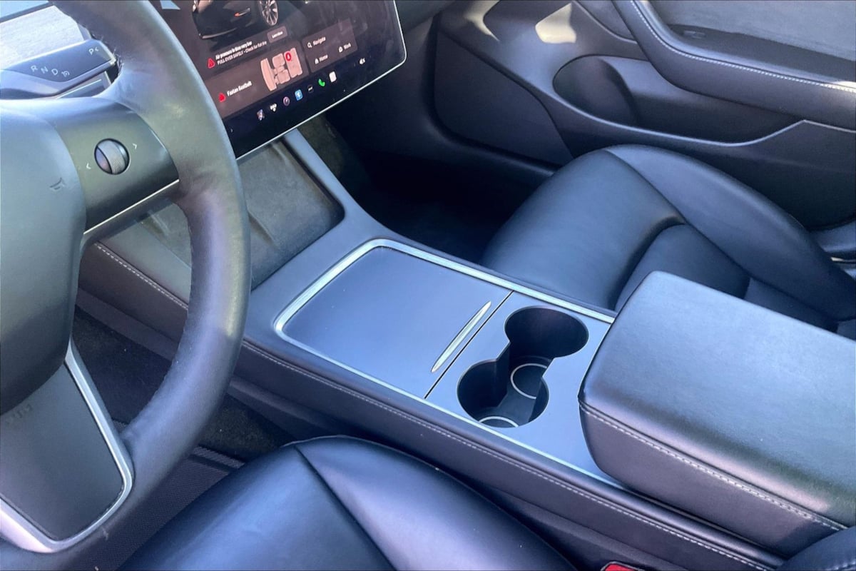 Tesla Model 3 photo 15