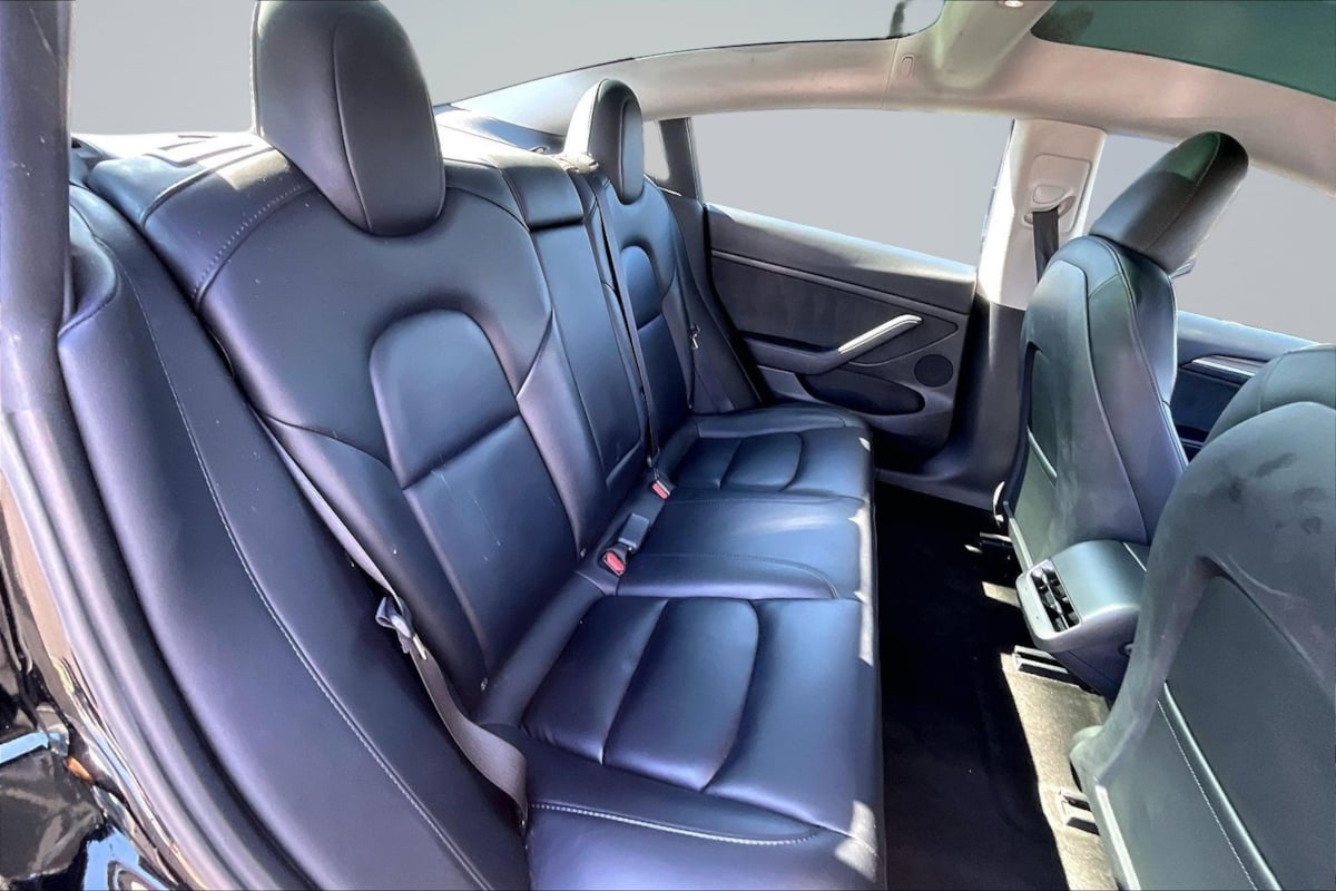 Tesla Model 3 photo 27