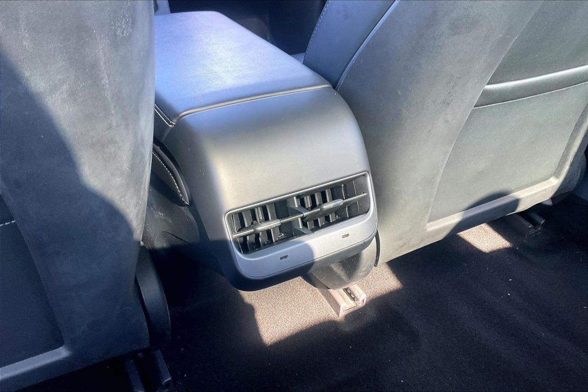 Tesla Model 3 photo 31