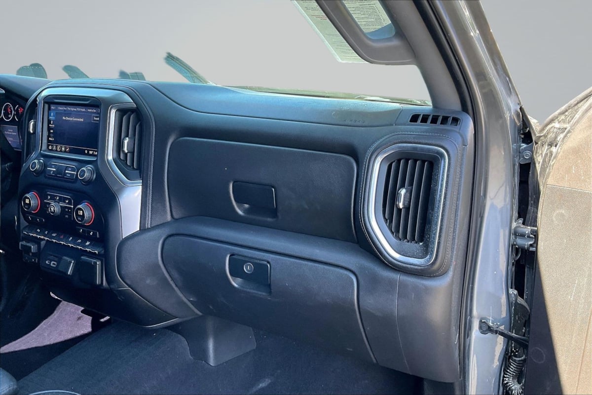 Chevrolet Silverado photo 17