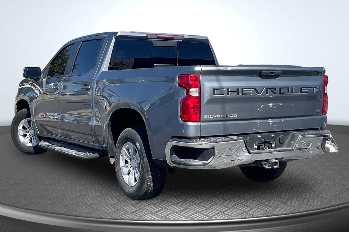 Chevrolet Silverado photo 2