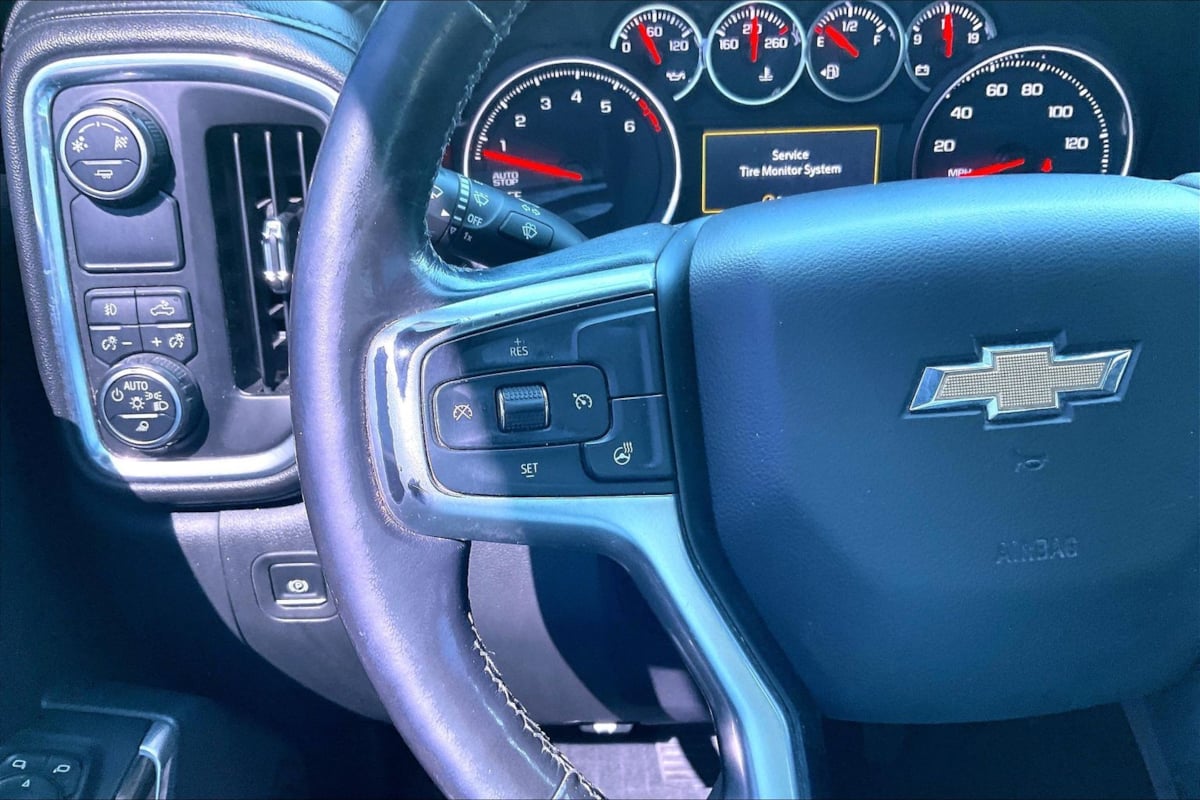 Chevrolet Silverado photo 18