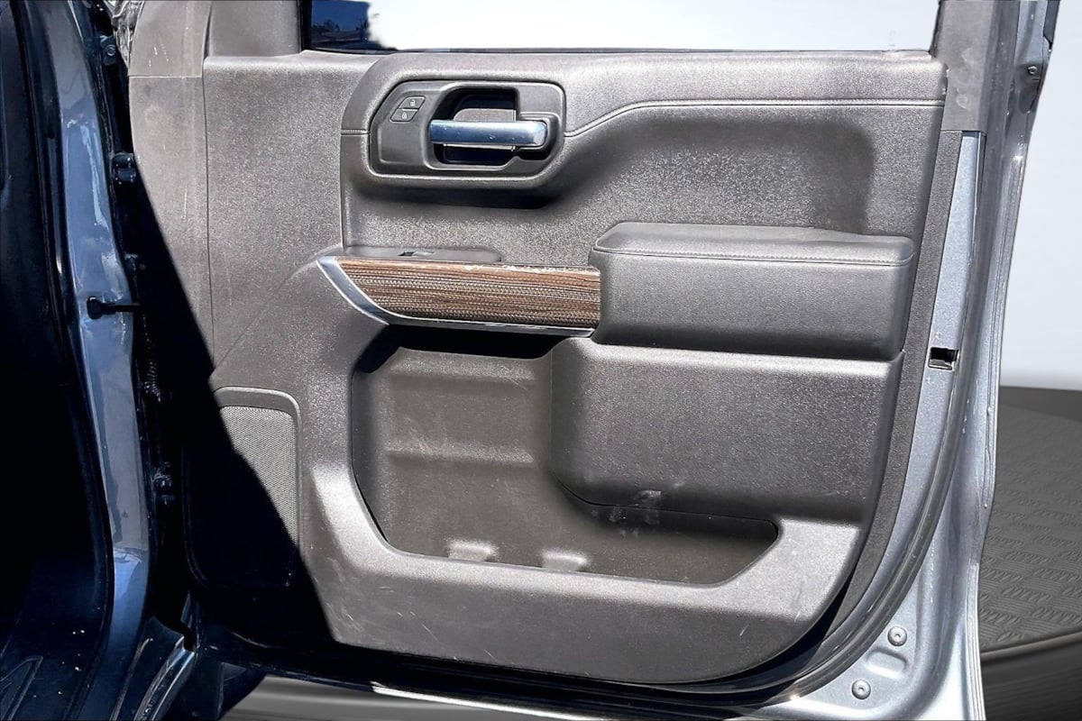 Chevrolet Silverado photo 24