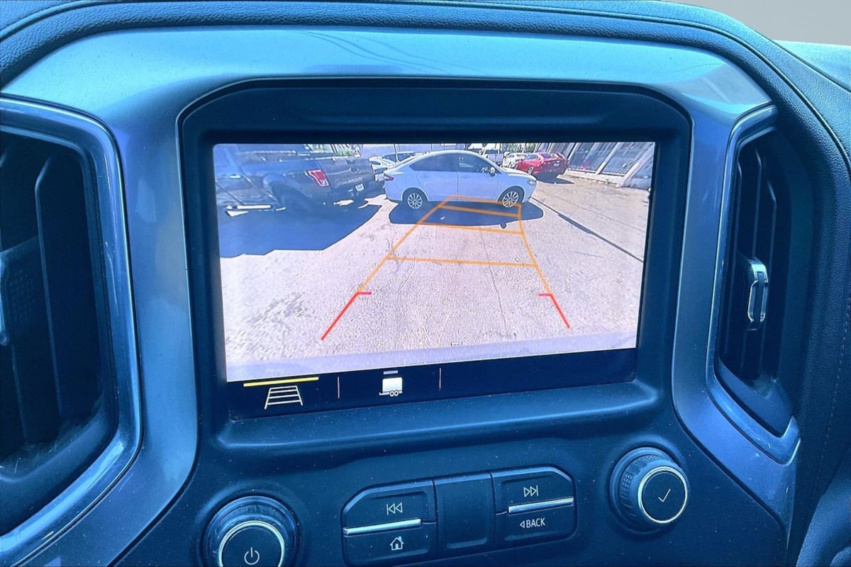 Chevrolet Silverado photo 21