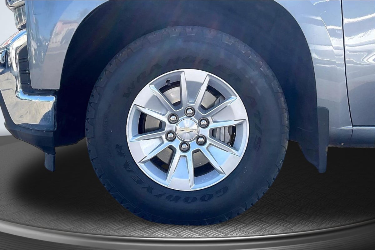 Chevrolet Silverado photo 9