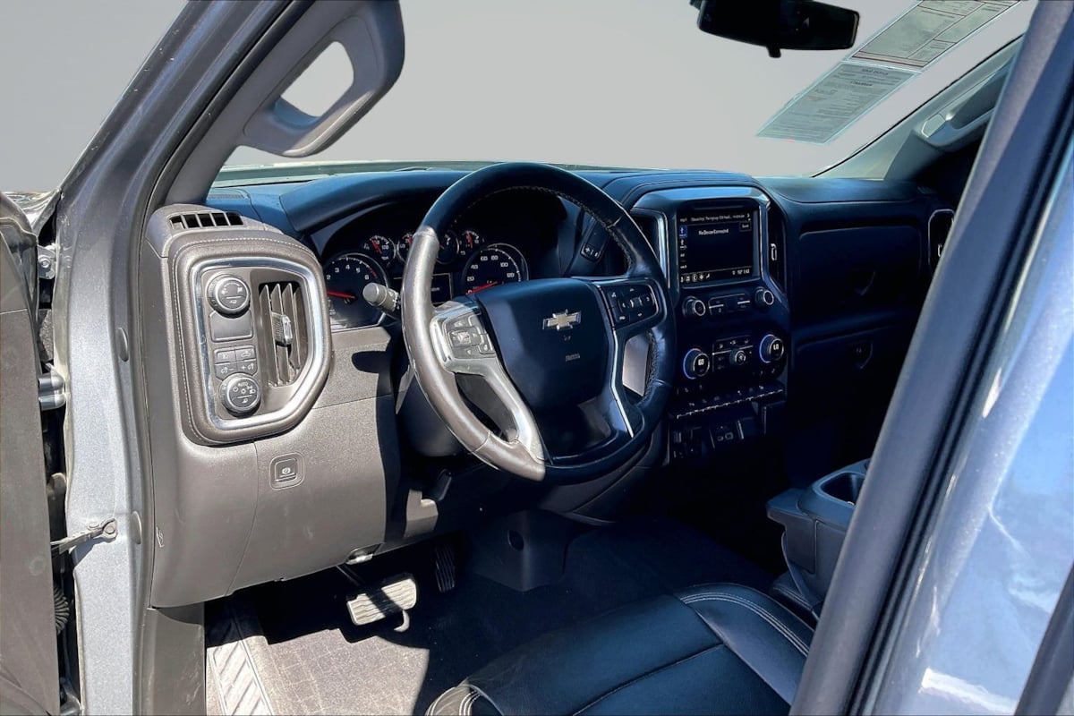 Chevrolet Silverado photo 14
