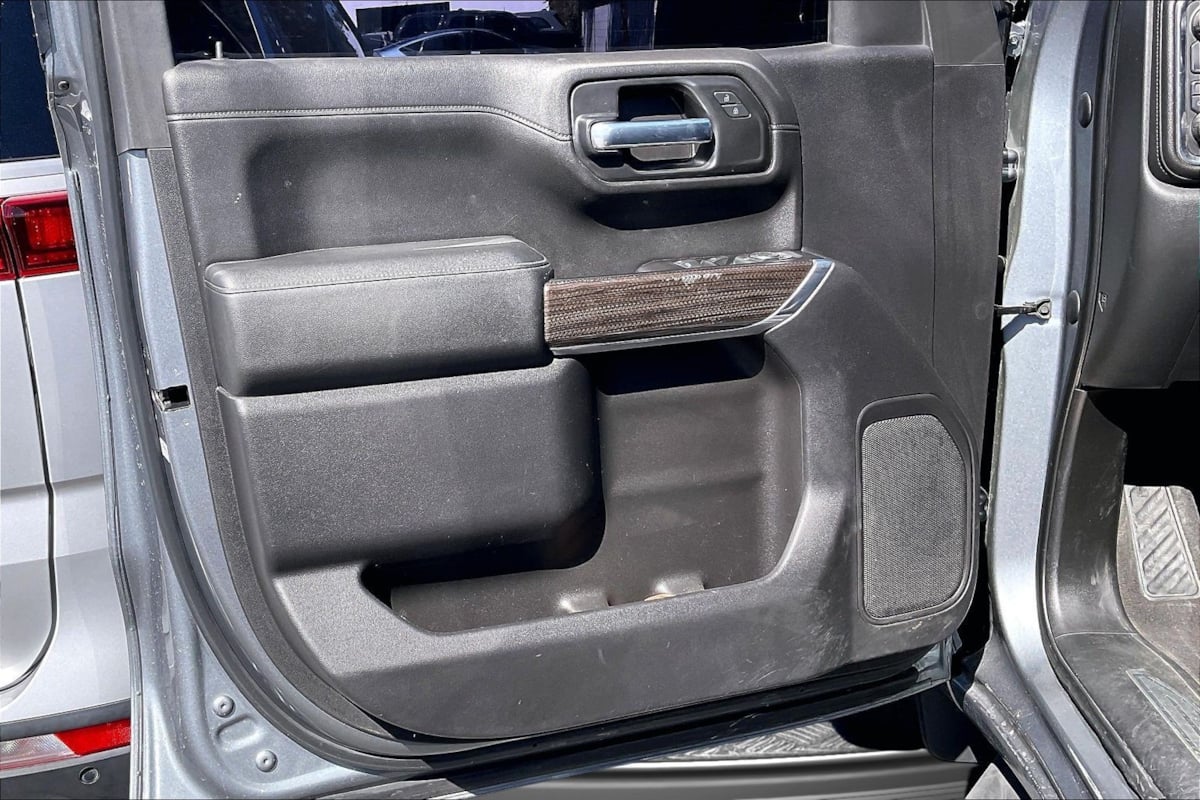 Chevrolet Silverado photo 23