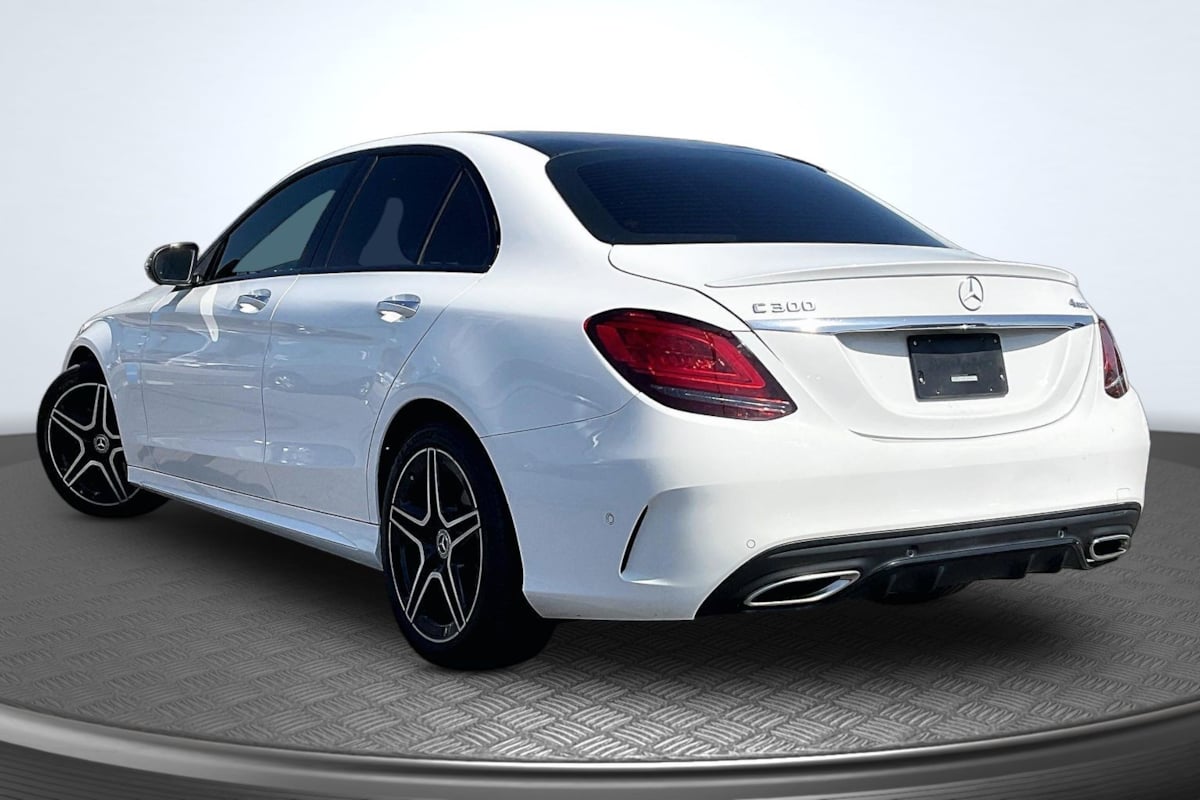 Mercedes-Benz C300 photo 2