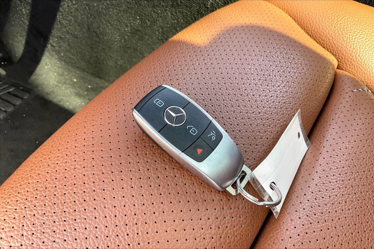 Mercedes-Benz C300 photo 11
