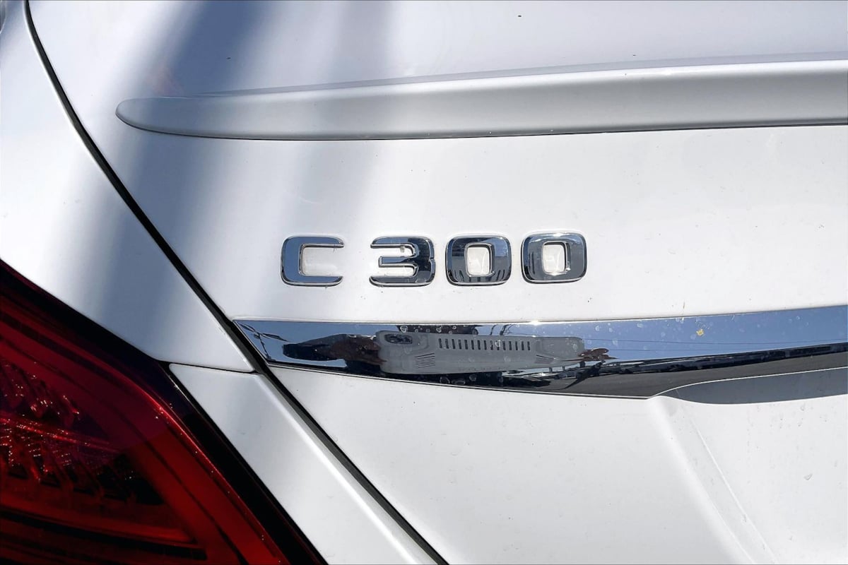 Mercedes-Benz C300 photo 8