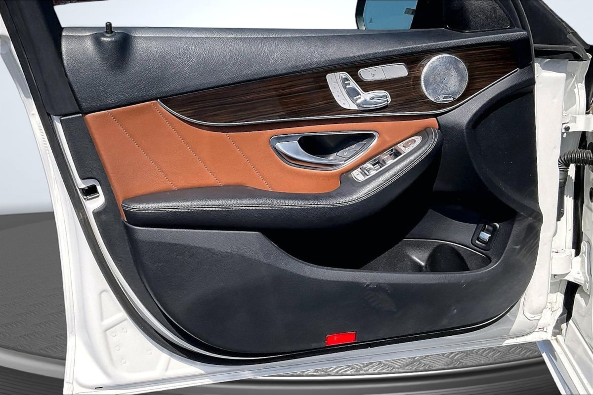 Mercedes-Benz C300 photo 23