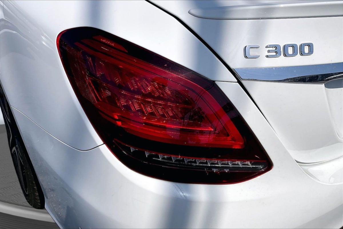 Mercedes-Benz C300 photo 30