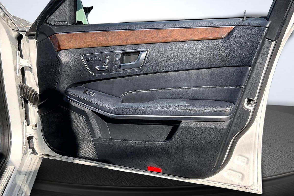 Mercedes-Benz e photo 24