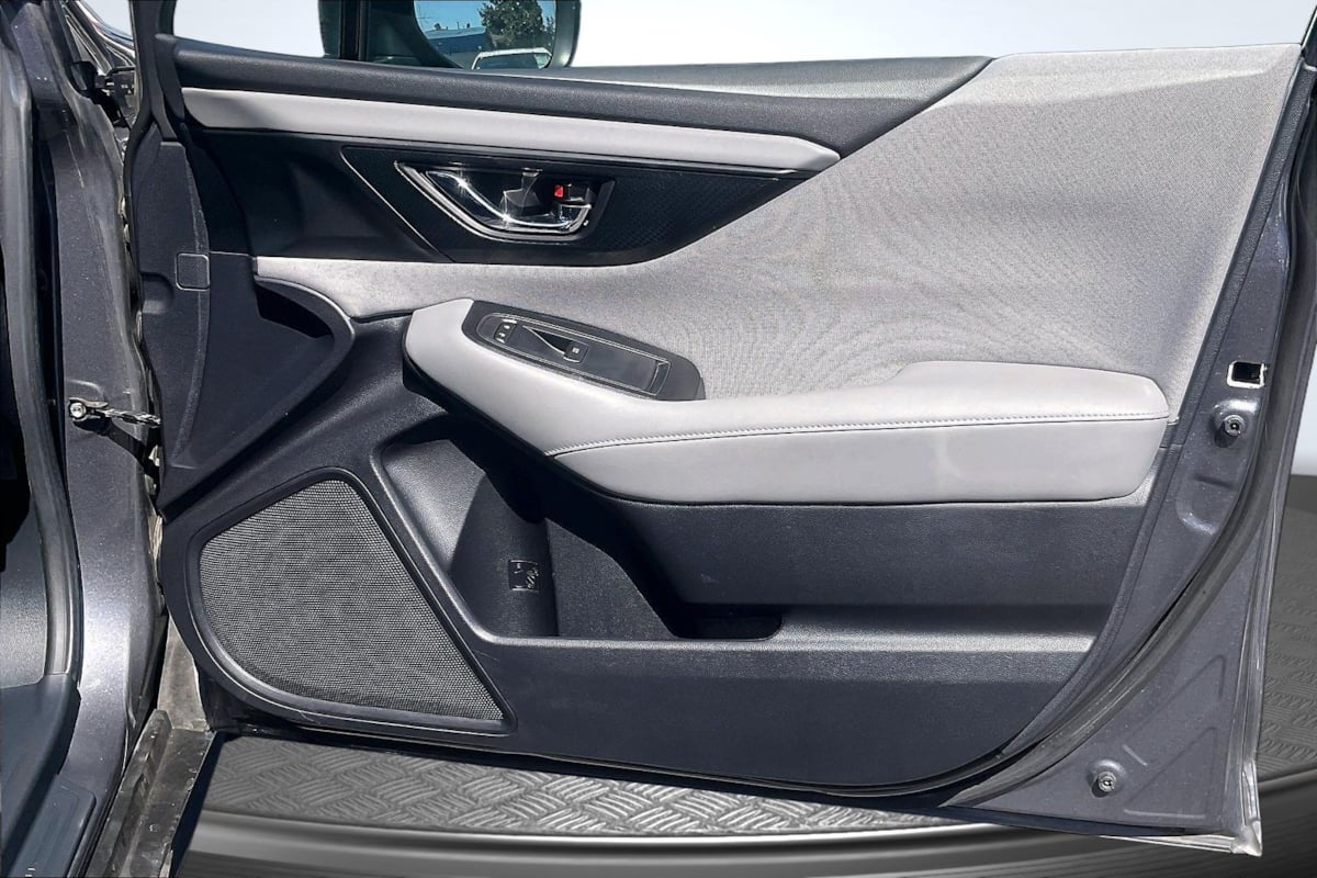 Subaru Legacy photo 24