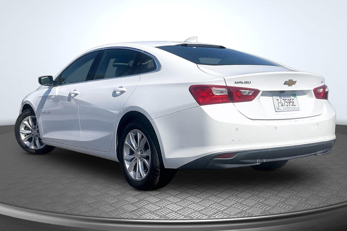 Chevrolet Malibu photo 2
