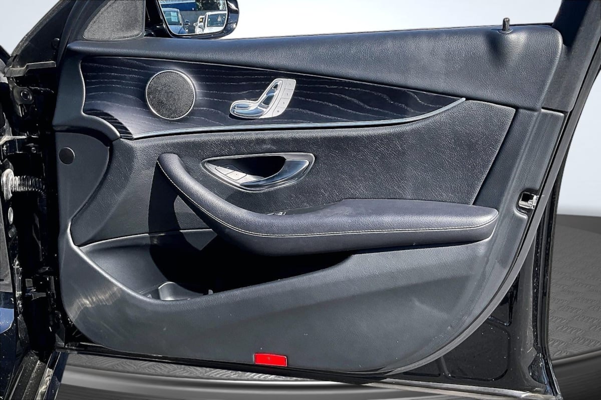 Mercedes-Benz e photo 24