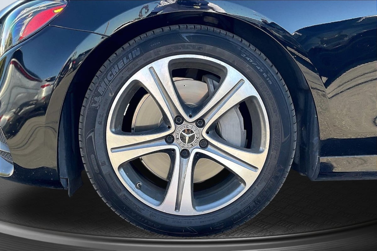 Mercedes-Benz e photo 9