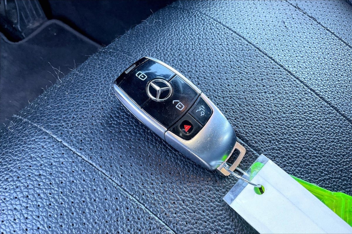 Mercedes-Benz e photo 11