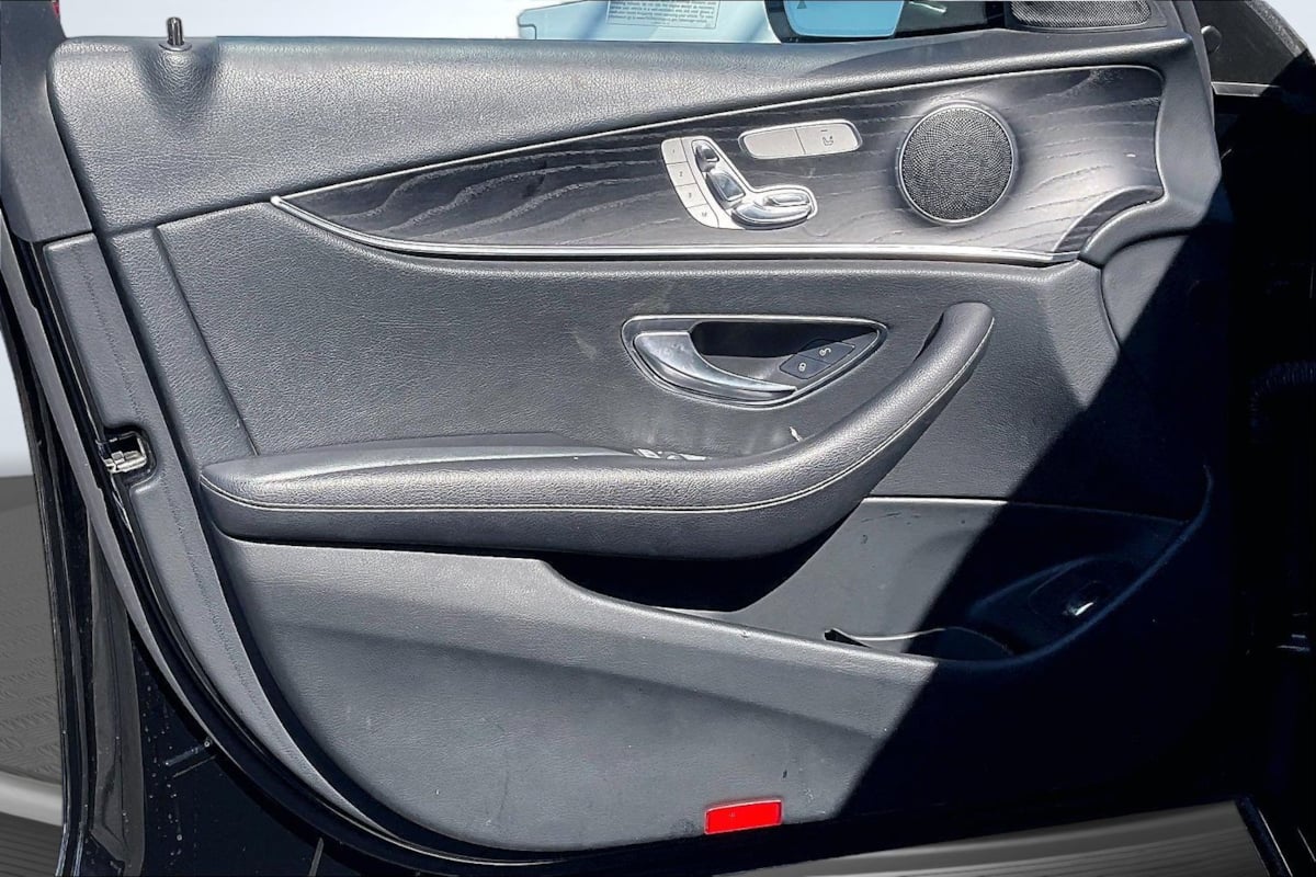 Mercedes-Benz e photo 23