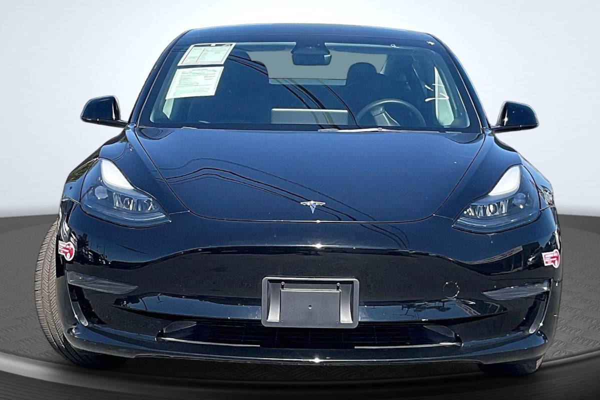 Tesla Model 3 photo 3