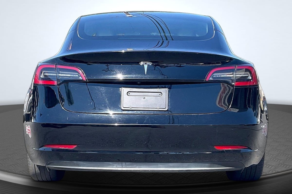 Tesla Model 3 photo 4