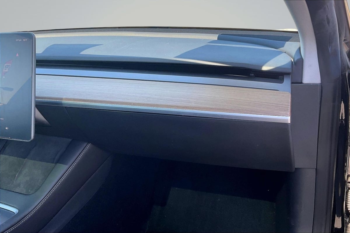 Tesla Model 3 photo 16
