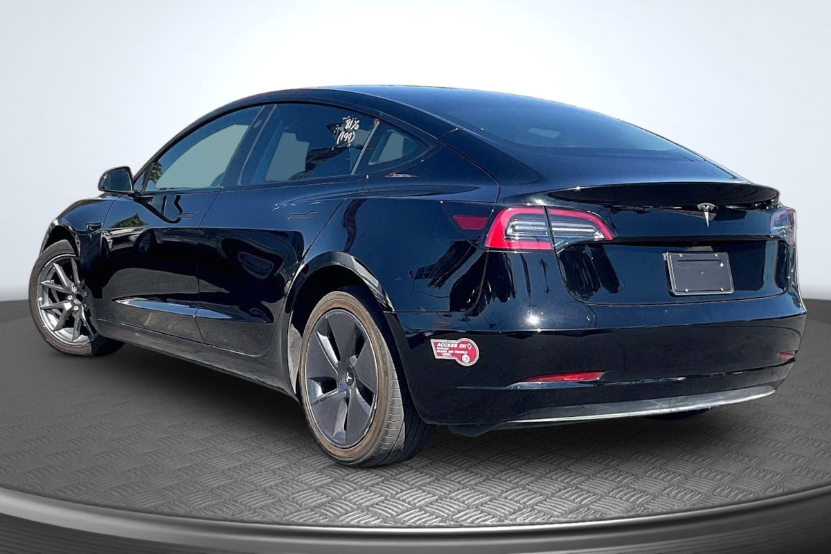Tesla Model 3 photo 2