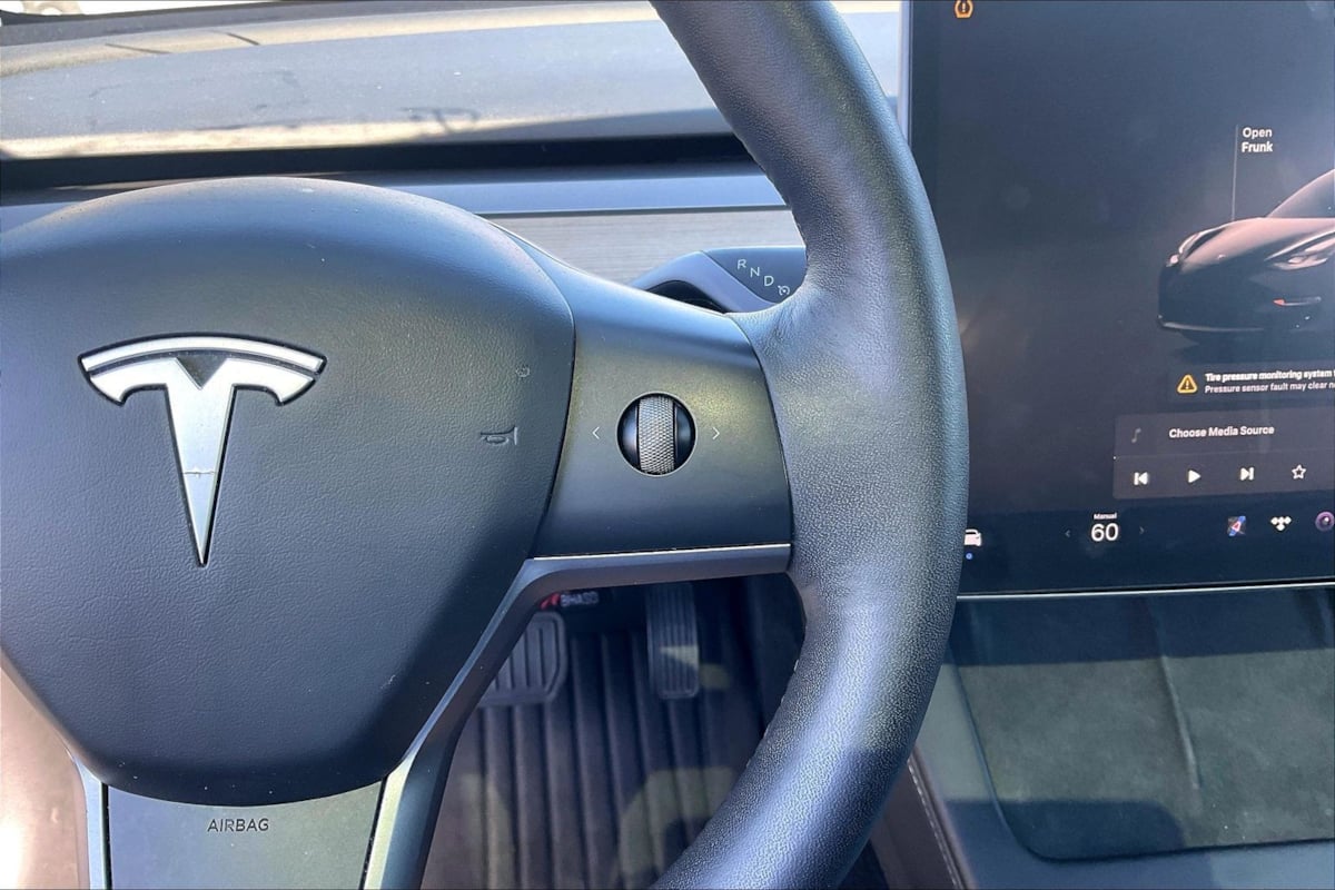 Tesla Model 3 photo 18
