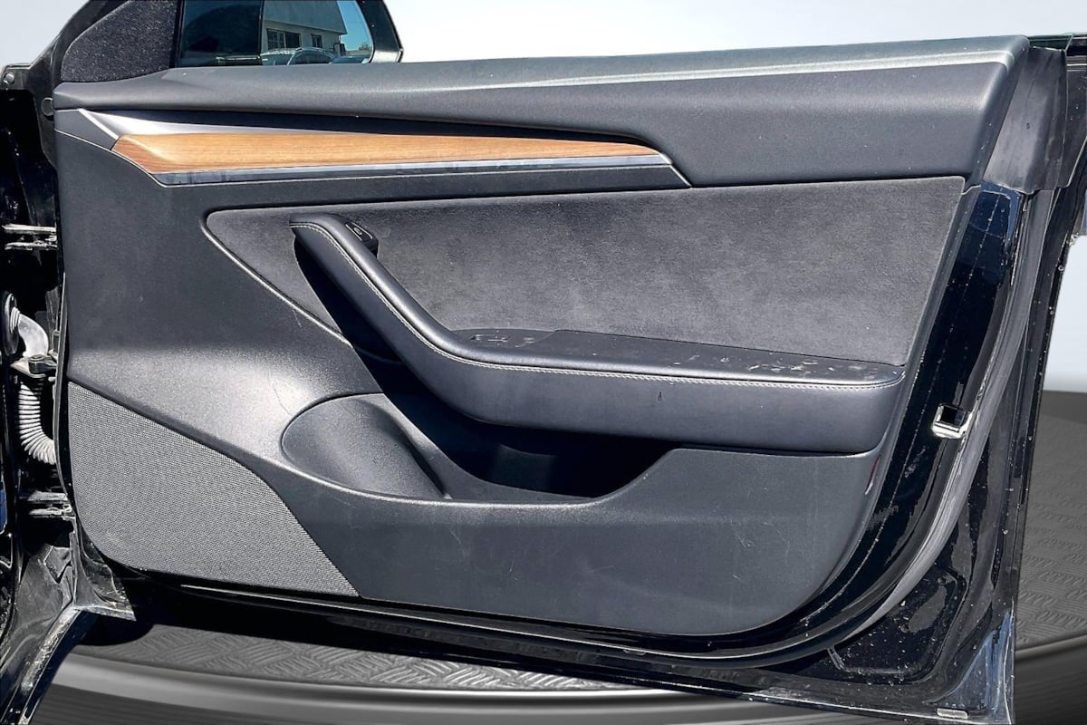Tesla Model 3 photo 22