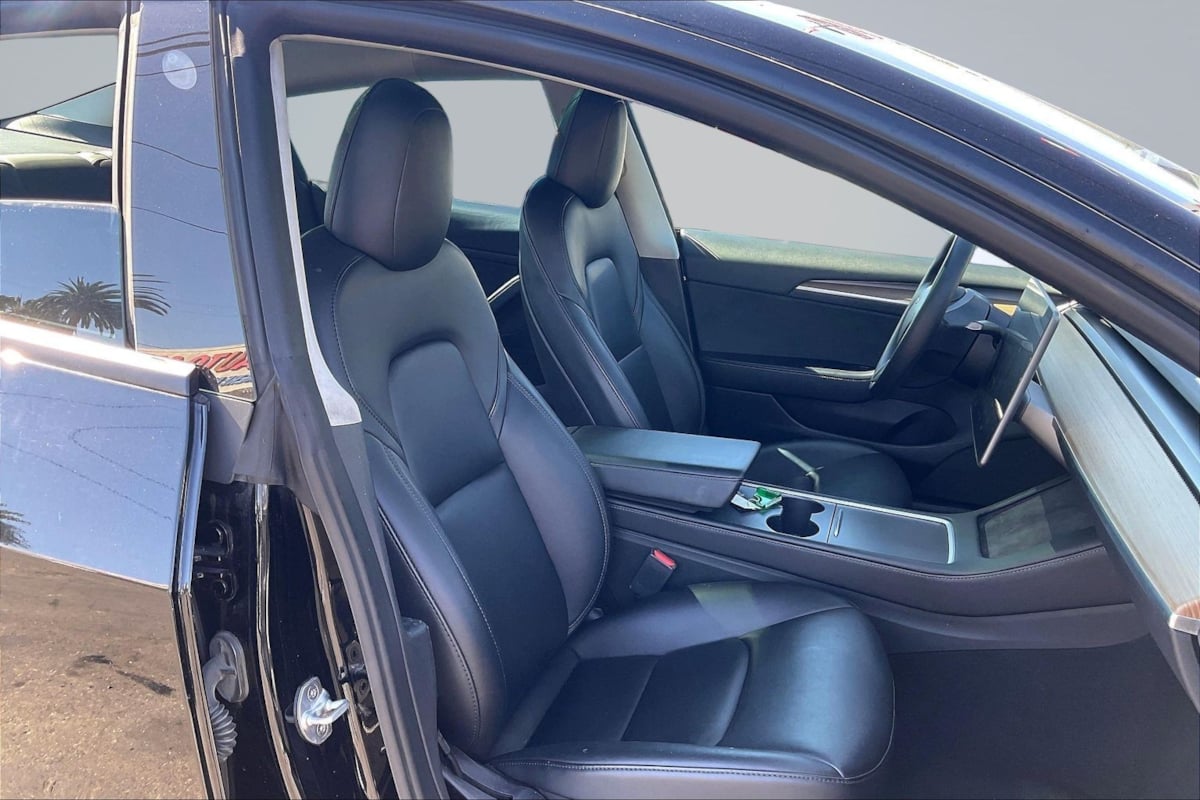 Tesla Model 3 photo 7