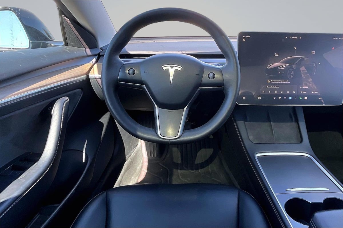 Tesla Model 3 photo 5