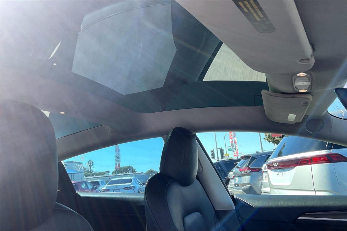 Tesla Model 3 photo 20
