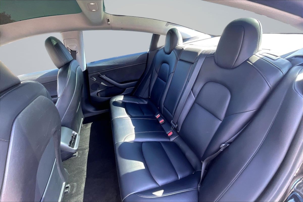 Tesla Model 3 photo 24