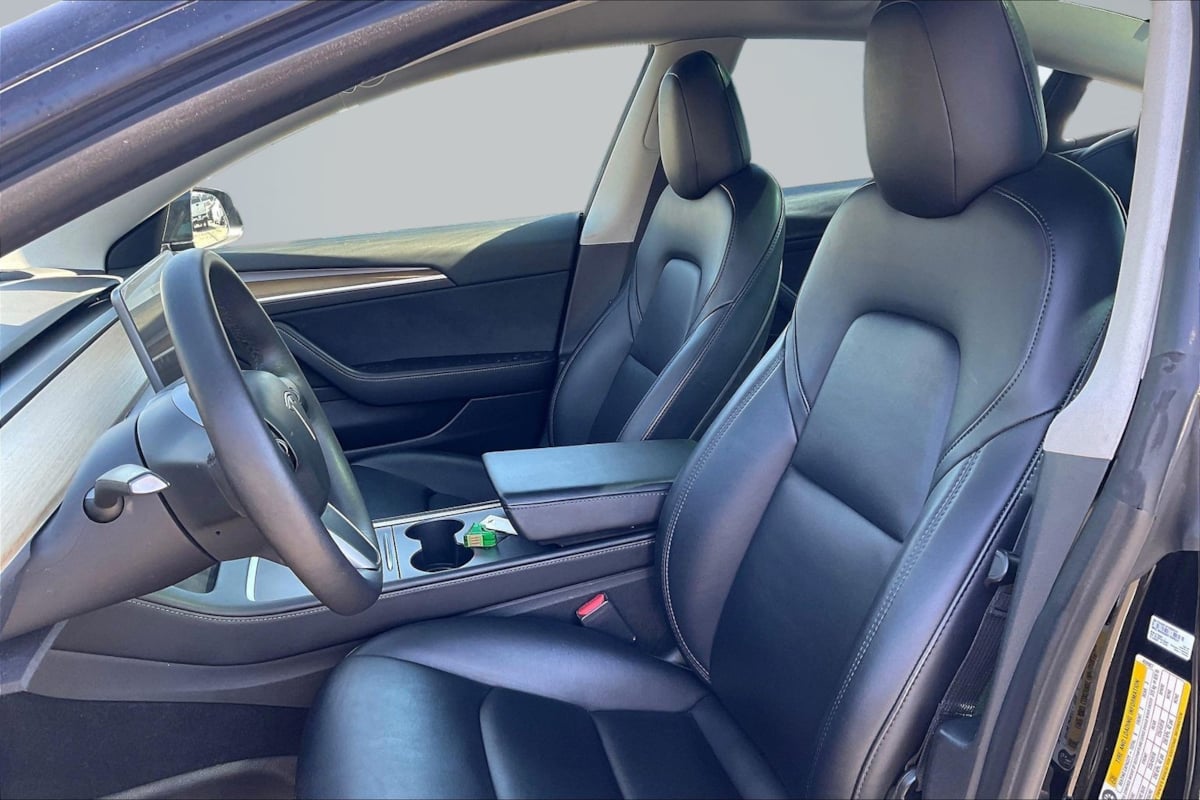 Tesla Model 3 photo 23