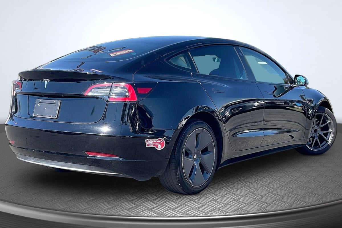 Tesla Model 3 photo 12