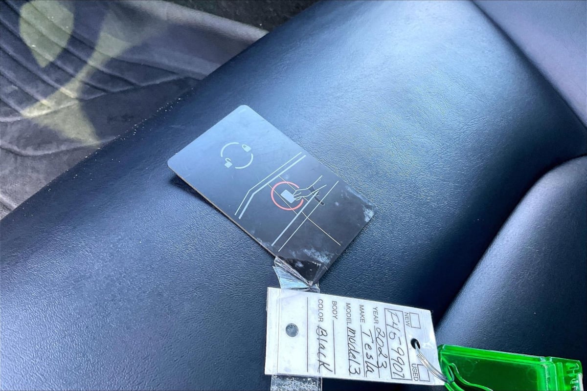 Tesla Model 3 photo 10