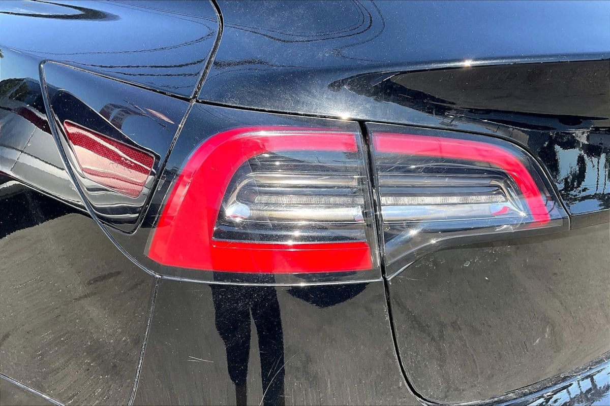 Tesla Model 3 photo 28