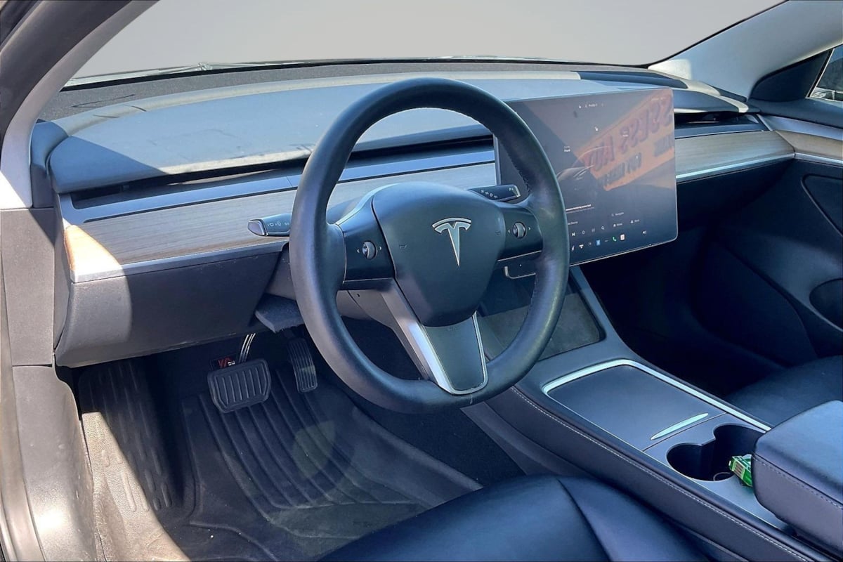 Tesla Model 3 photo 13