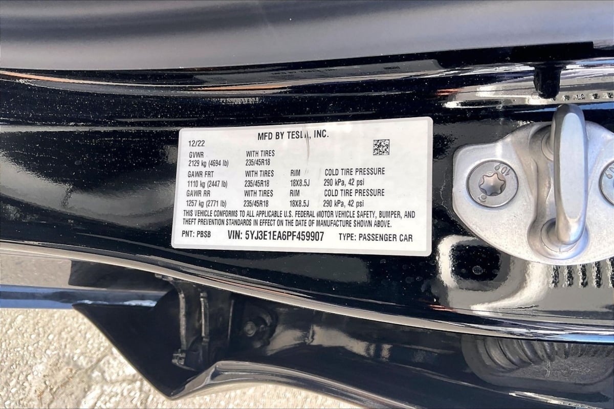 Tesla Model 3 photo 30