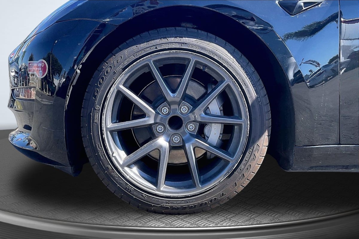 Tesla Model 3 photo 9