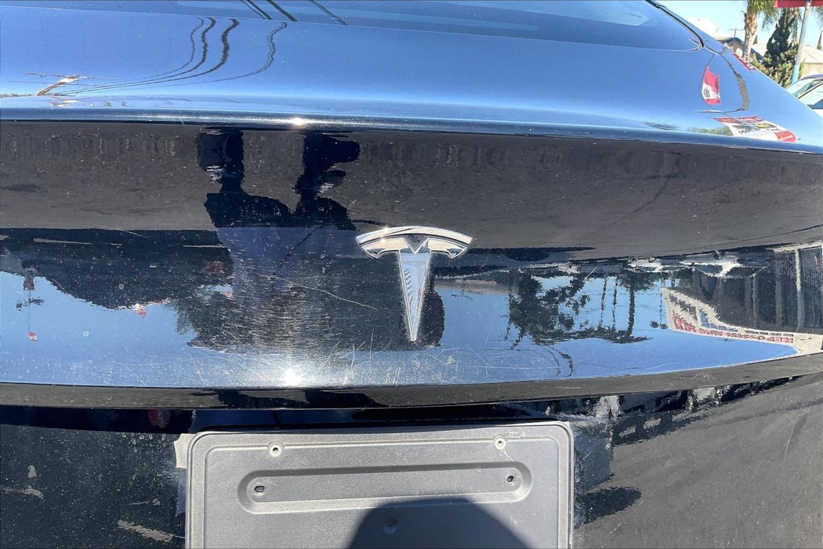Tesla Model 3 photo 8