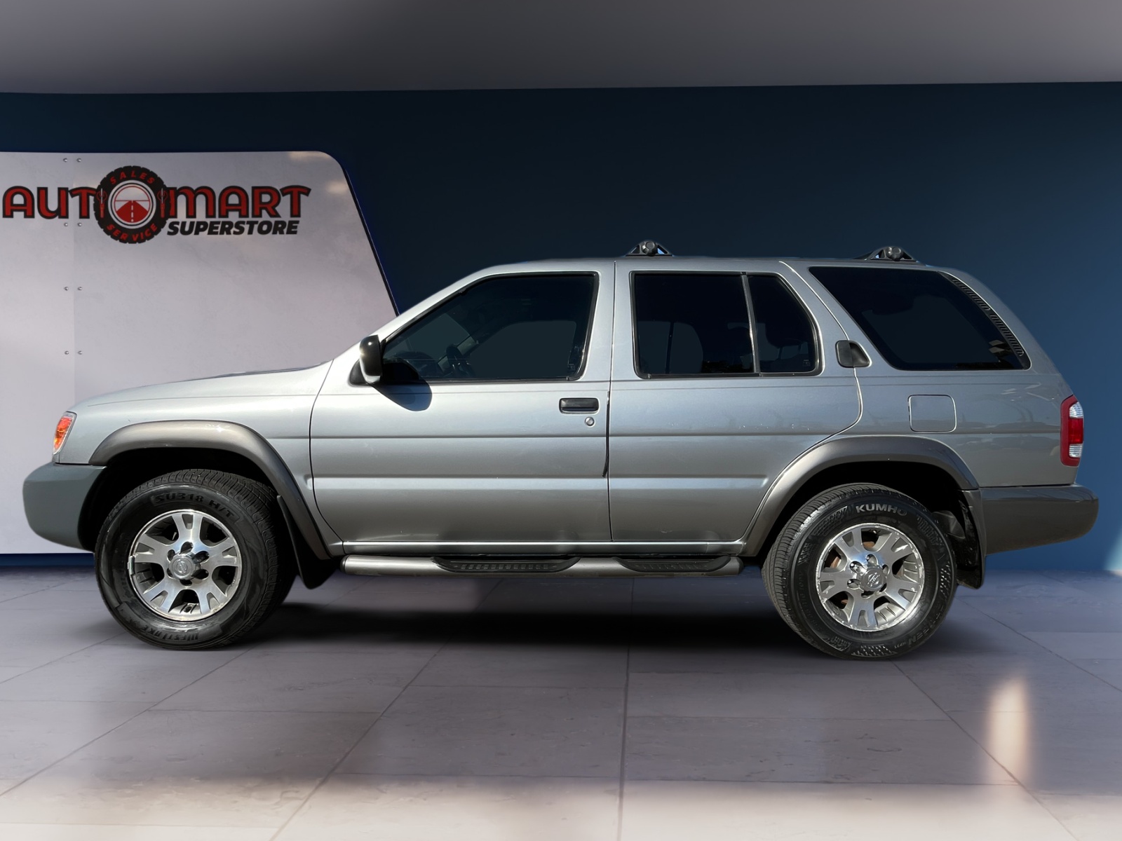 2000 Nissan Pathfinder XE photo 2