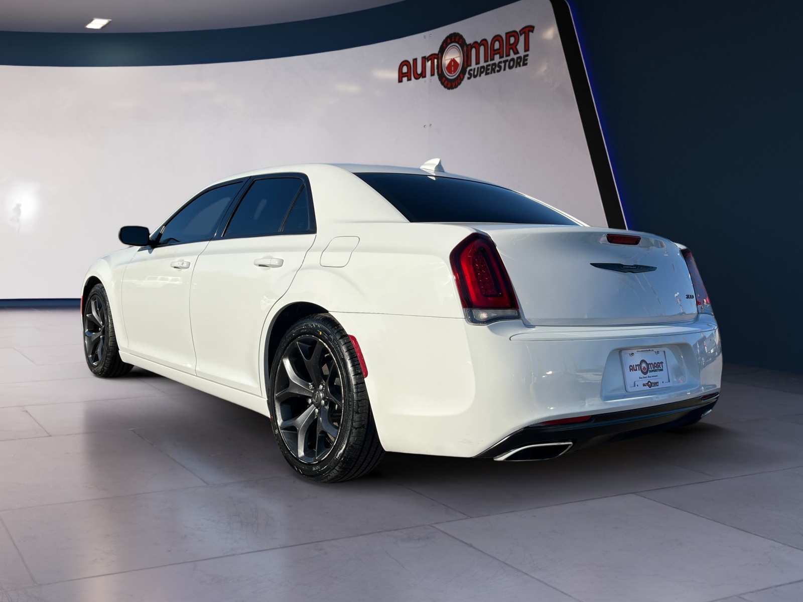 2021 Chrysler 300 Touring - Photo 3